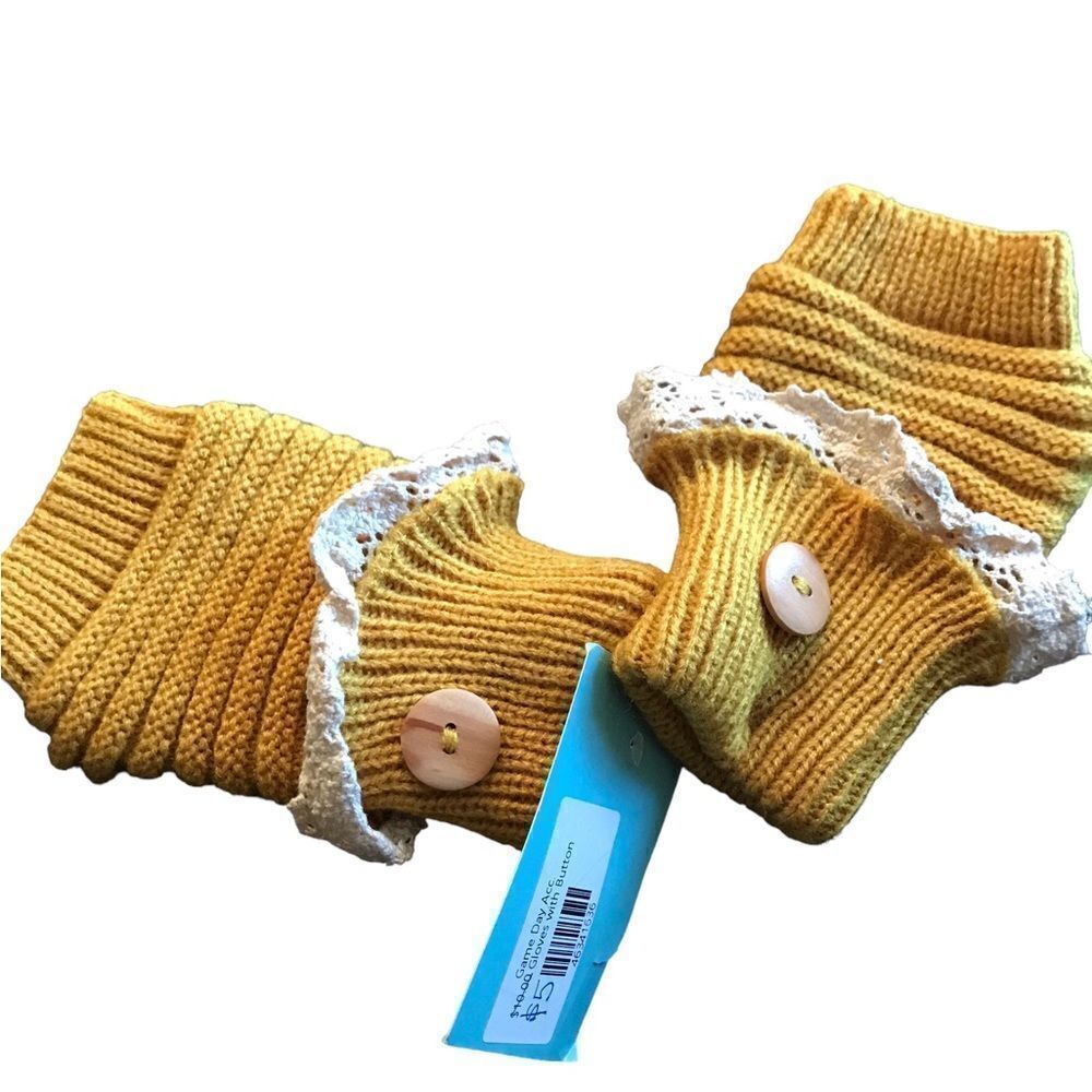 Game day fingerless gloves button accents new with tags